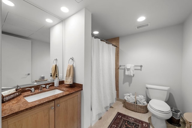 60 E Monroe St Unit 1604, Chicago, IL 60603 - bathroom featuring toilet, vanity, curtained shower, and recessed lighting