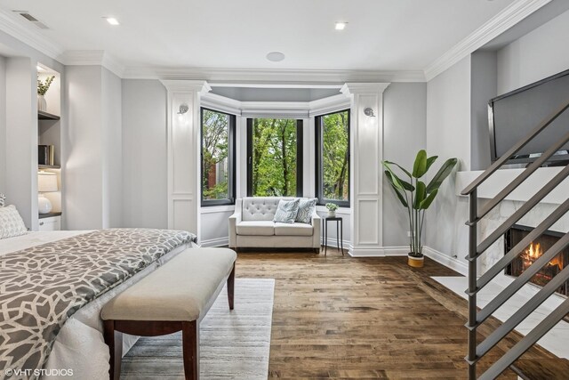 1717 W Huron St, Chicago, IL 60622 - bedroom featuring wood finished floors, ornamental molding, a decorative wall, and recessed lighting