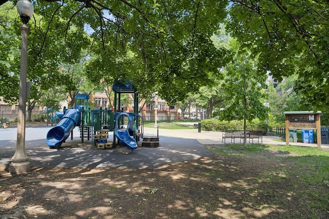 1325 W Wolfram St Unit 3, Chicago, IL 60657 - view of community playground