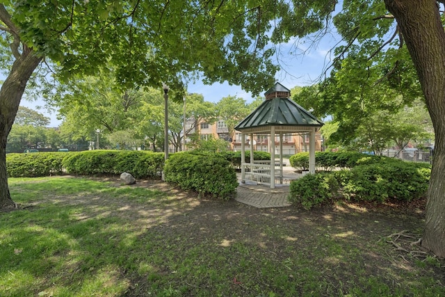 1325 W Wolfram St Unit 3, Chicago, IL 60657 - view of yard featuring a gazebo