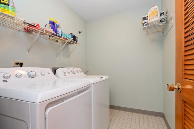 5318 W Dixie Dr Unit 10, Alsip, IL 60803 - laundry room featuring independent washer and dryer and baseboards