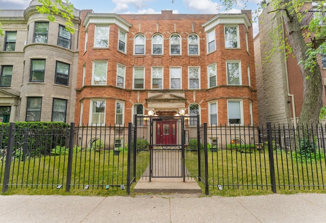 4717 N Kenmore Ave Unit Gs, Chicago, IL 60640 - view of front of house featuring brick siding, a gate, and a fenced front yard