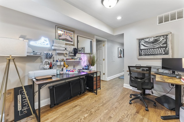 4717 N Kenmore Ave Unit Gs, Chicago, IL 60640 - home office with wood finished floors and recessed lighting