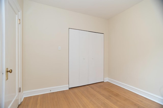 7631 N Eastlake Ter Unit 2C, Chicago, IL 60626 - unfurnished bedroom with light wood-style flooring, baseboards, and a closet