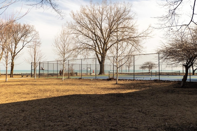 7631 N Eastlake Ter Unit 2C, Chicago, IL 60626 - surrounding community featuring a tennis court