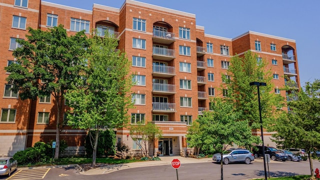 390 S Western Ave Unit 504, Des Plaines, IL 60016 - view of apartment building / complex