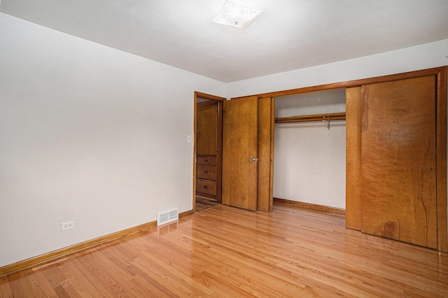 2258 177th St, Lansing, IL 60438 - unfurnished bedroom with light wood-style floors, baseboards, and a closet