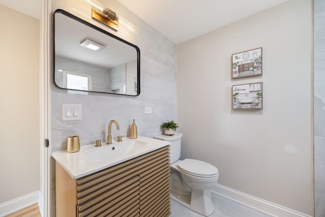 791 N Michigan St, Elmhurst, IL 60126 - bathroom with toilet, vanity, and baseboards