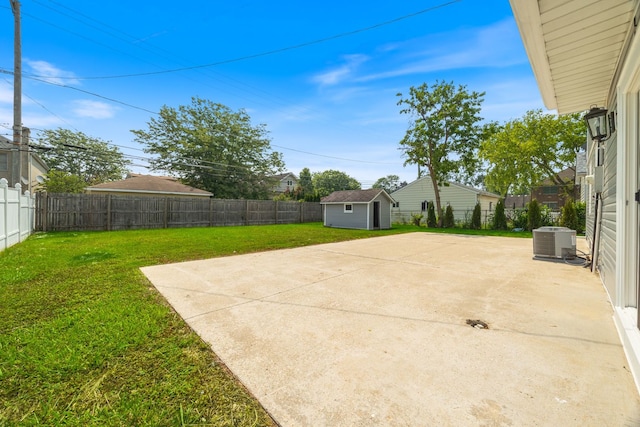 791 N Michigan St, Elmhurst, IL 60126 - view of yard featuring a patio and central AC
