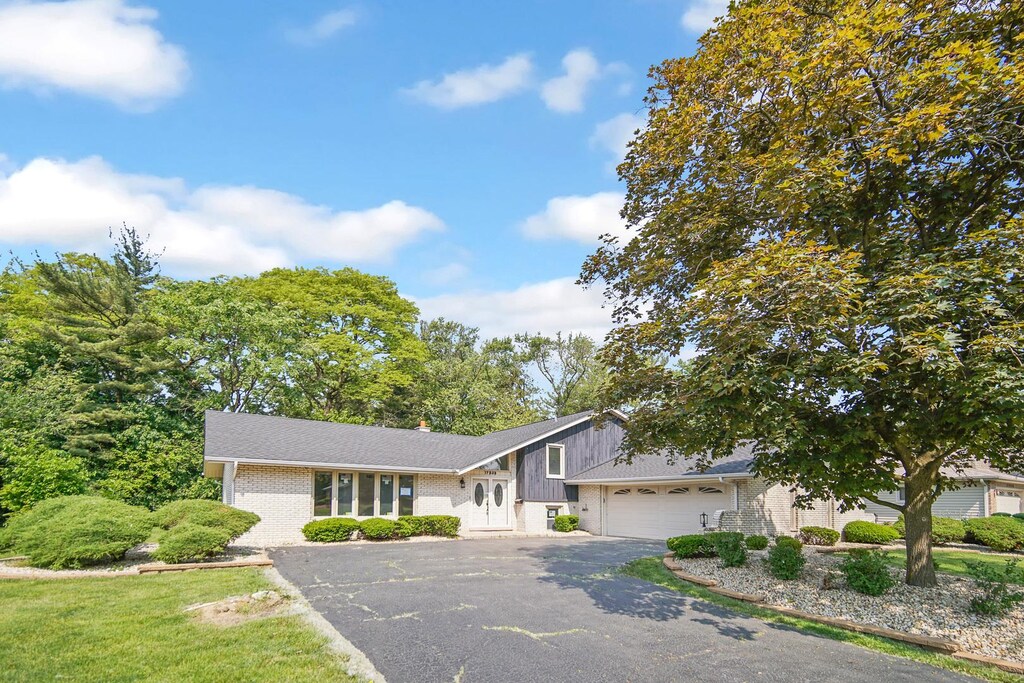 17938 Tarpon Ct, Homewood, IL 60430 - photo 1