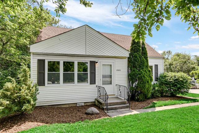 20801 Western Ave, Chicago Heights, IL 60411 - view of front facade with roof with shingles and a front lawn
