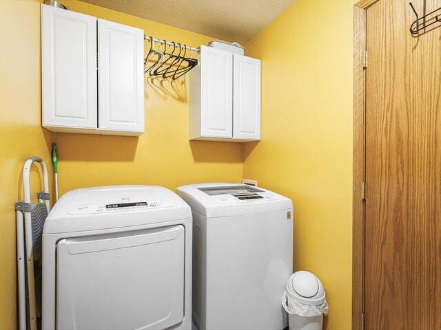 4306 Westridge Dr, Winnebago, IL 61088 - laundry area featuring cabinet space, separate washer and dryer, and a textured ceiling