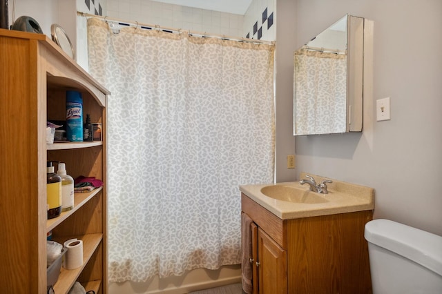 212 S Austin Blvd, Oak Park, IL 60304 - bathroom with vanity and shower / bathtub combination with curtain