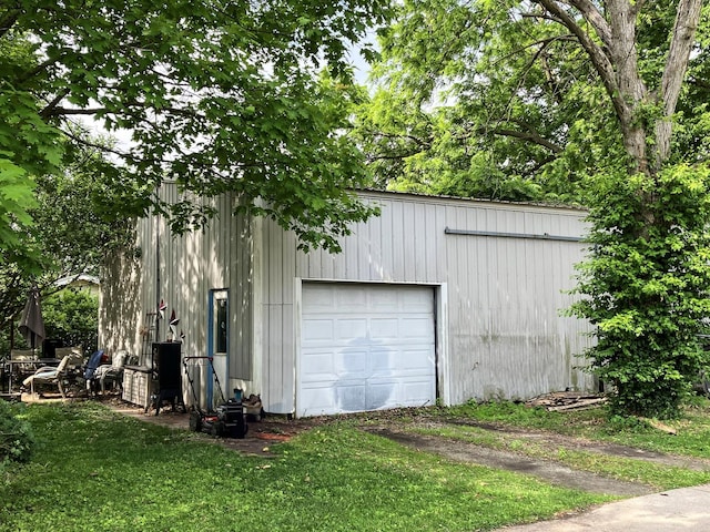 301 S Grape St, Morrison, IL 61270 - view of garage
