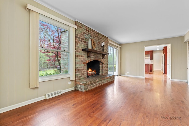43 Kings Cross Dr, Lincolnshire, IL 60069 - unfurnished living room featuring wood finished floors, plenty of natural light, a fireplace, and baseboards