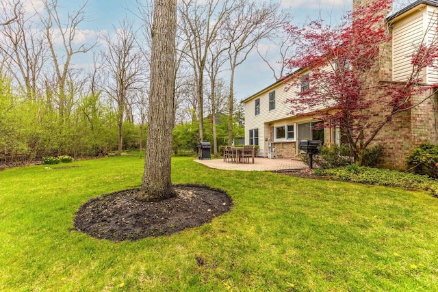 43 Kings Cross Dr, Lincolnshire, IL 60069 - view of grassy yard featuring a patio area