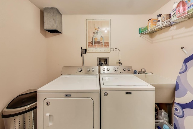 1226 Beau Dr, Park Ridge, IL 60068 - laundry area featuring independent washer and dryer