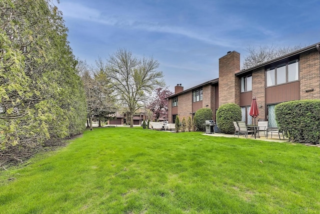 1226 Beau Dr, Park Ridge, IL 60068 - view of green lawn