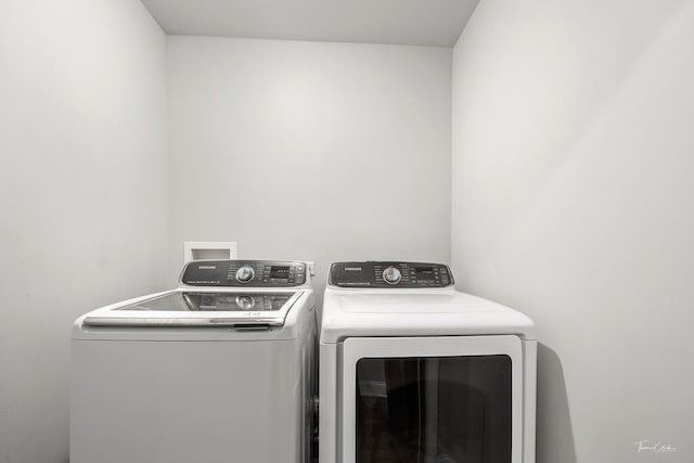 24147 S Sunset Dr, Channahon, IL 60410 - laundry room featuring washing machine and dryer