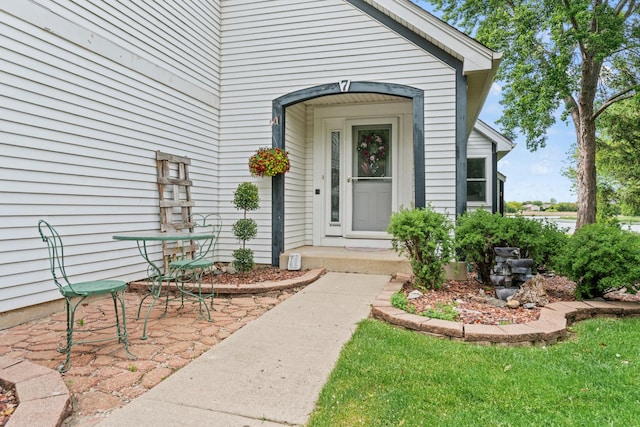 7 Farmington Ct, Lake In The Hills, IL 60156 - view of property entrance