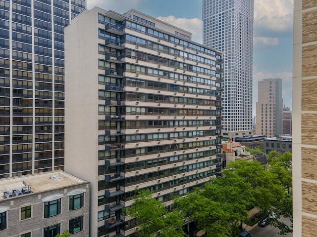 33 E Cedar St Unit 6B, Chicago, IL 60611 - view of property with a city view