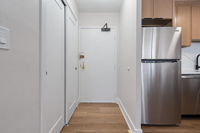 33 E Cedar St Unit 6B, Chicago, IL 60611 - entryway featuring light wood-style flooring