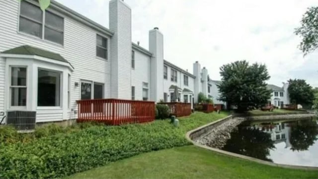 211 Spring Point Dr, Carpentersville, IL 60110 - view of grassy yard with a wooden deck and a residential view