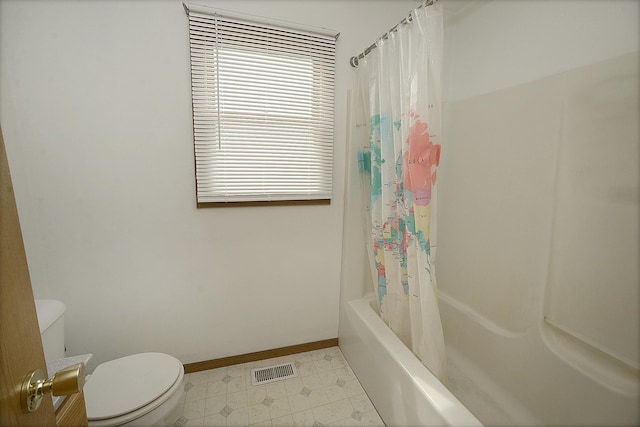 2098 N 15th Rd, Streator, IL 61364 - bathroom featuring toilet, shower / bath combo with shower curtain, and baseboards