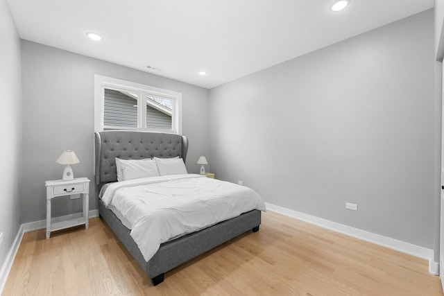 4113 Eberly Ave, Brookfield, IL 60513 - bedroom featuring light wood-style floors, baseboards, and recessed lighting