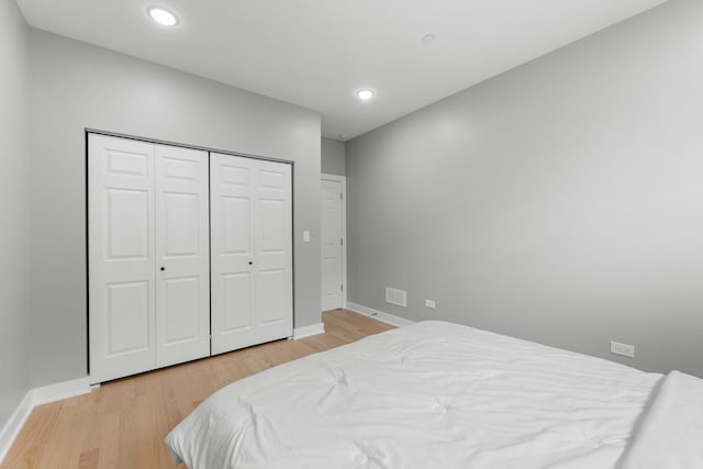 4113 Eberly Ave, Brookfield, IL 60513 - bedroom featuring light wood finished floors, baseboards, recessed lighting, and a closet
