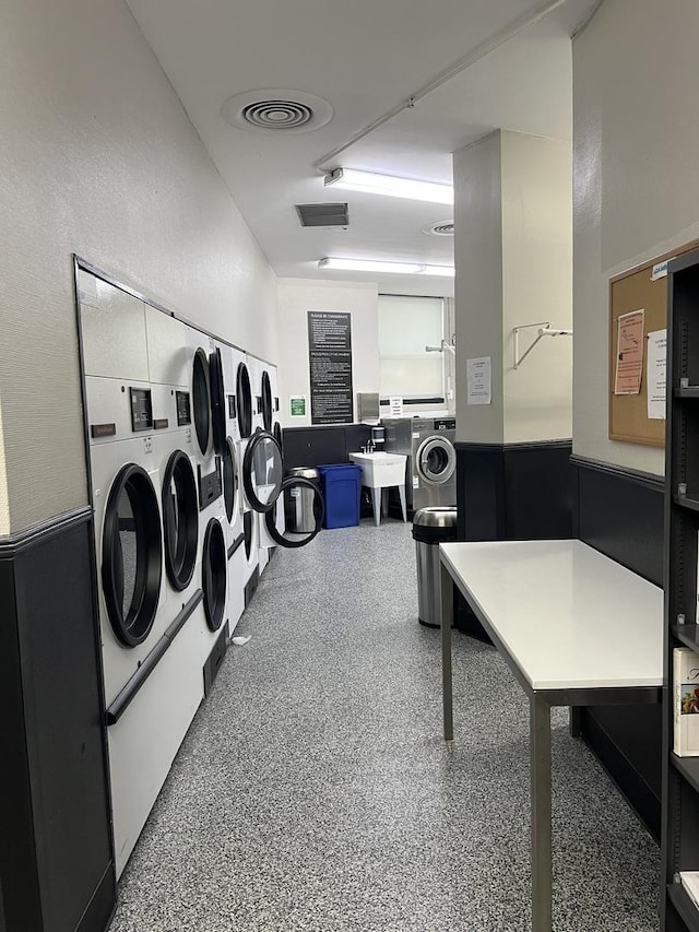2626 N Lakeview Ave Unit 1509, Chicago, IL 60614 - community laundry room featuring independent washer and dryer and wainscoting