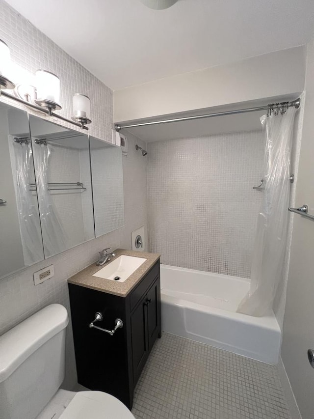 2626 N Lakeview Ave Unit 1509, Chicago, IL 60614 - bathroom featuring shower / tub combo with curtain, tile patterned flooring, toilet, vanity, and tile walls
