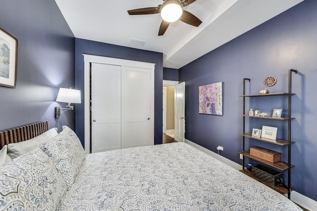 888 S Michigan Ave Unit 601, Chicago, IL 60605 - bedroom with a closet, a ceiling fan, and wood finished floors