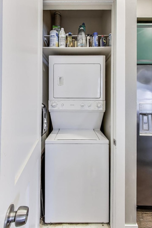 888 S Michigan Ave Unit 601, Chicago, IL 60605 - laundry area featuring stacked washer / dryer