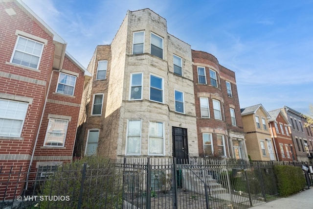 3540 S Prairie Ave Unit 1, Chicago, IL 60653 - view of property featuring a fenced front yard