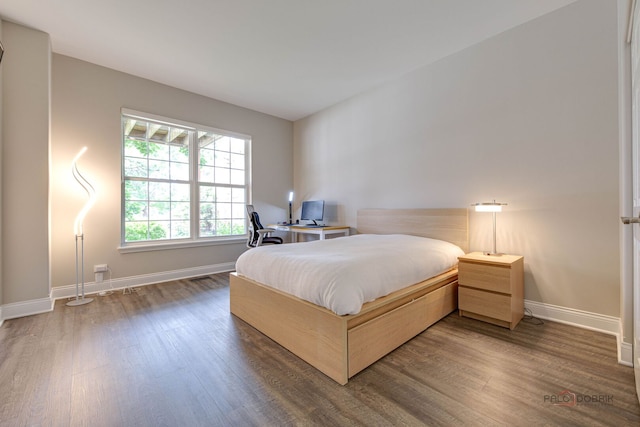 1296 Ashley Ct, Vernon Hills, IL 60061 - bedroom featuring wood finished floors and baseboards