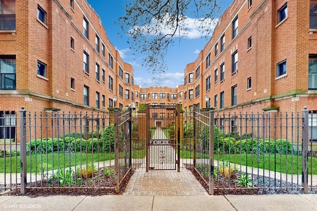1114 W Pratt Blvd Unit 3S, Chicago, IL 60626 - view of home's community with a gate