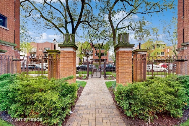 1114 W Pratt Blvd Unit 3S, Chicago, IL 60626 - view of home's community featuring a residential view and a gate