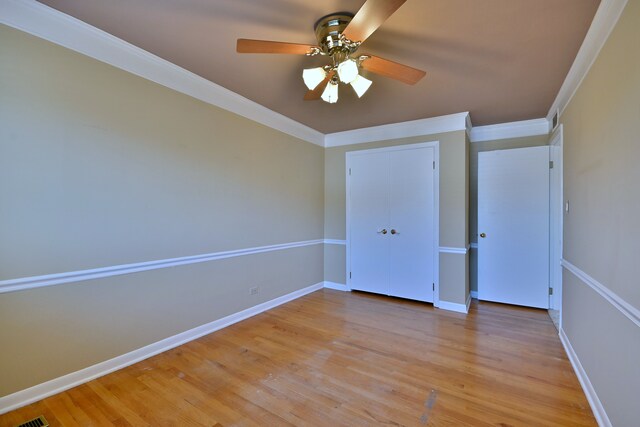 9044 N Clifton Ave, Niles, IL 60714 - unfurnished bedroom featuring light wood-style flooring, crown molding, baseboards, and ceiling fan