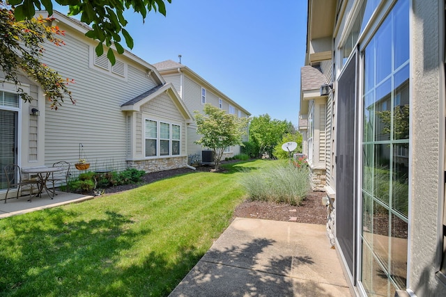 1850 Foxridge Ct, Aurora, IL 60502 - view of grassy yard with a patio