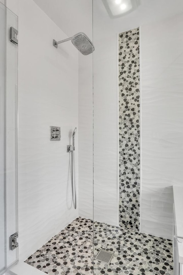347 Yorkshire Dr, Mundelein, IL 60060 - bathroom with a stall shower
