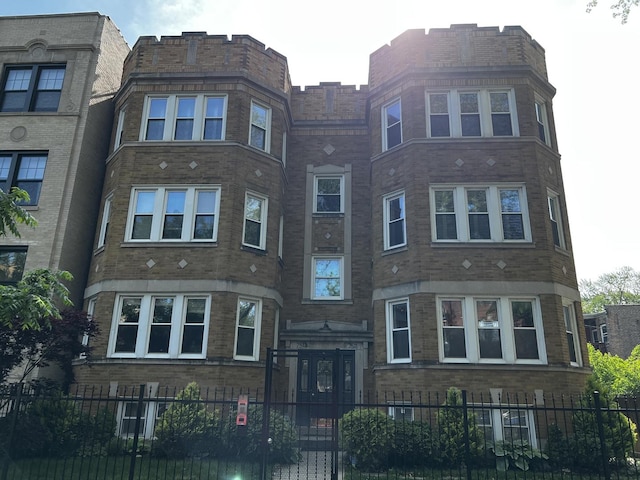 7513 N Winchester Ave Unit 1, Chicago, IL 60626 - view of property with a fenced front yard