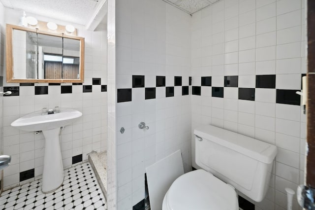 4646 W Montana St, Chicago, IL 60639 - bathroom with tile walls and toilet