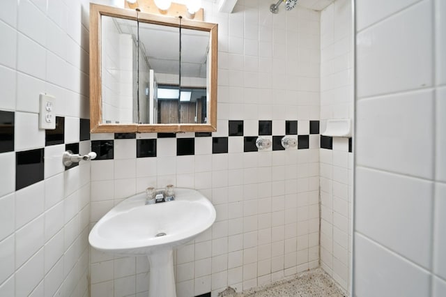 4646 W Montana St, Chicago, IL 60639 - bathroom with speckled floor and tile walls