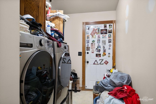 925 Merrill New Rd, Sugar Grove, IL 60554 - washroom with washer and clothes dryer and light flooring