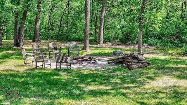 2622 E 28th Rd, Marseilles, IL 61341 - view of green lawn featuring a fire pit