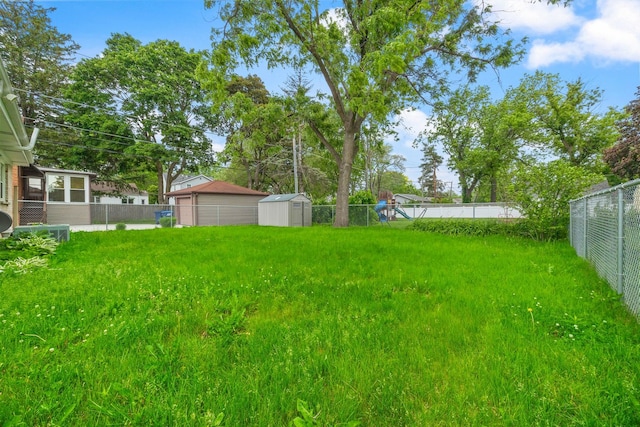 1094 E Algonquin Rd, Des Plaines, IL 60016 - view of fenced backyard