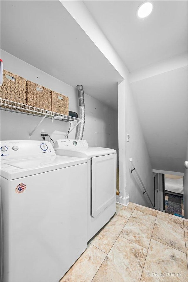 688 Regent Dr, Crystal Lake, IL 60014 - washroom featuring independent washer and dryer