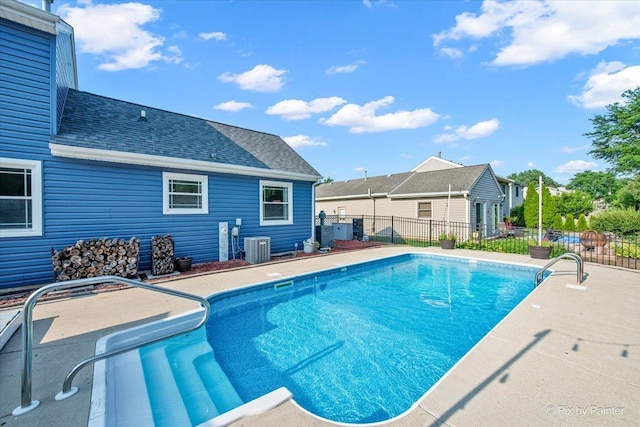 688 Regent Dr, Crystal Lake, IL 60014 - view of swimming pool featuring a patio area