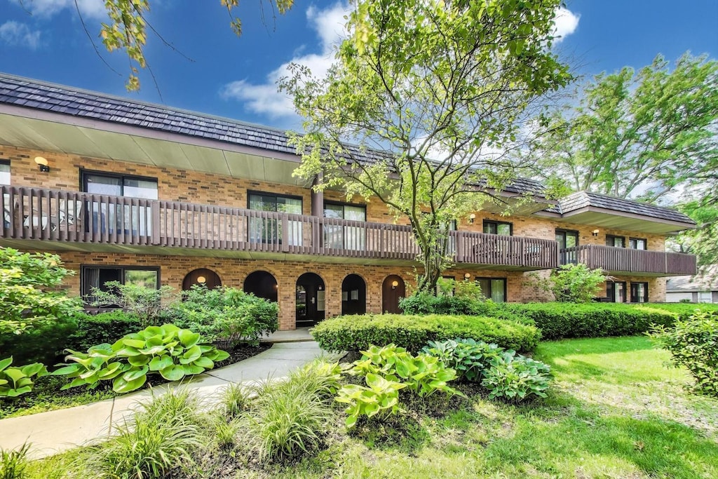 8200 Woodglen Ln Unit 110, Downers Grove, IL 60515 - view of property